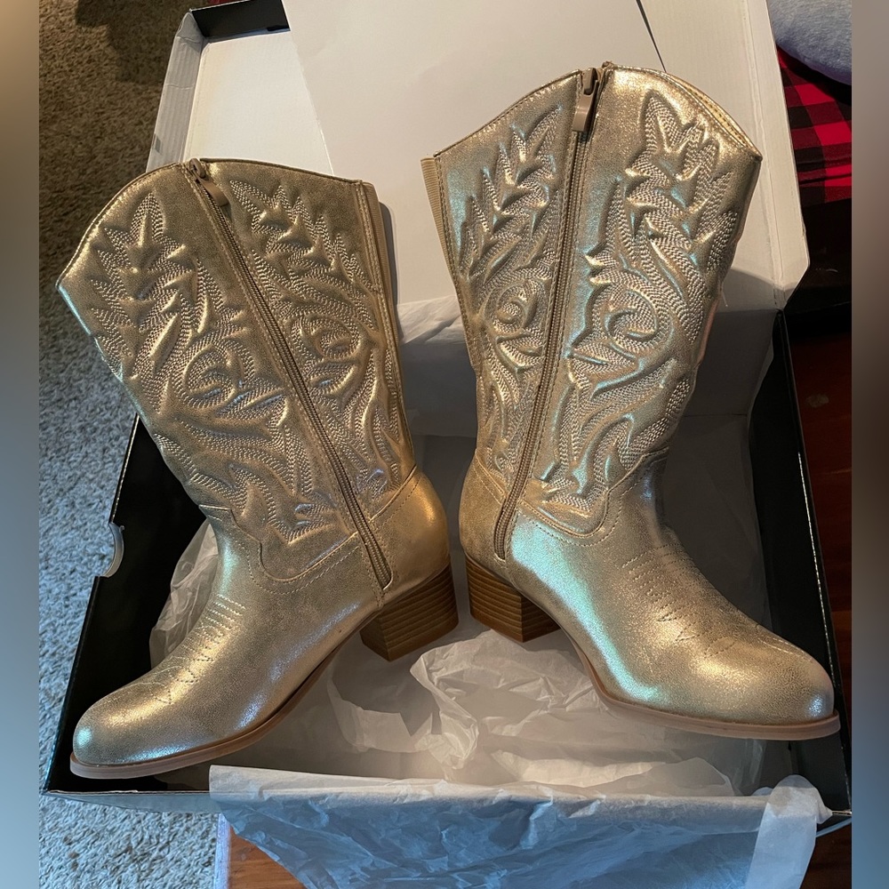 Size 8 wide calf cowboy boots Torrid